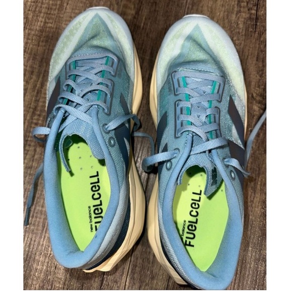 New Balance Women's FuelCell Rebel V4 Light Blue - Picture 6 of 6